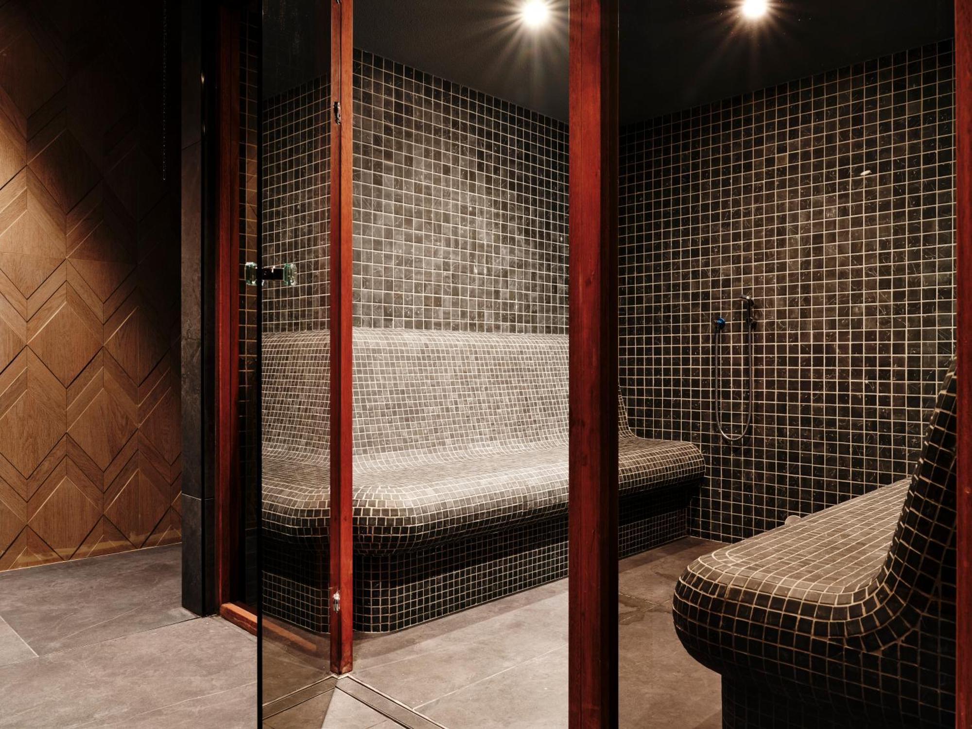 Crowne Plaza Sofia By Ihg Hotel Exterior photo