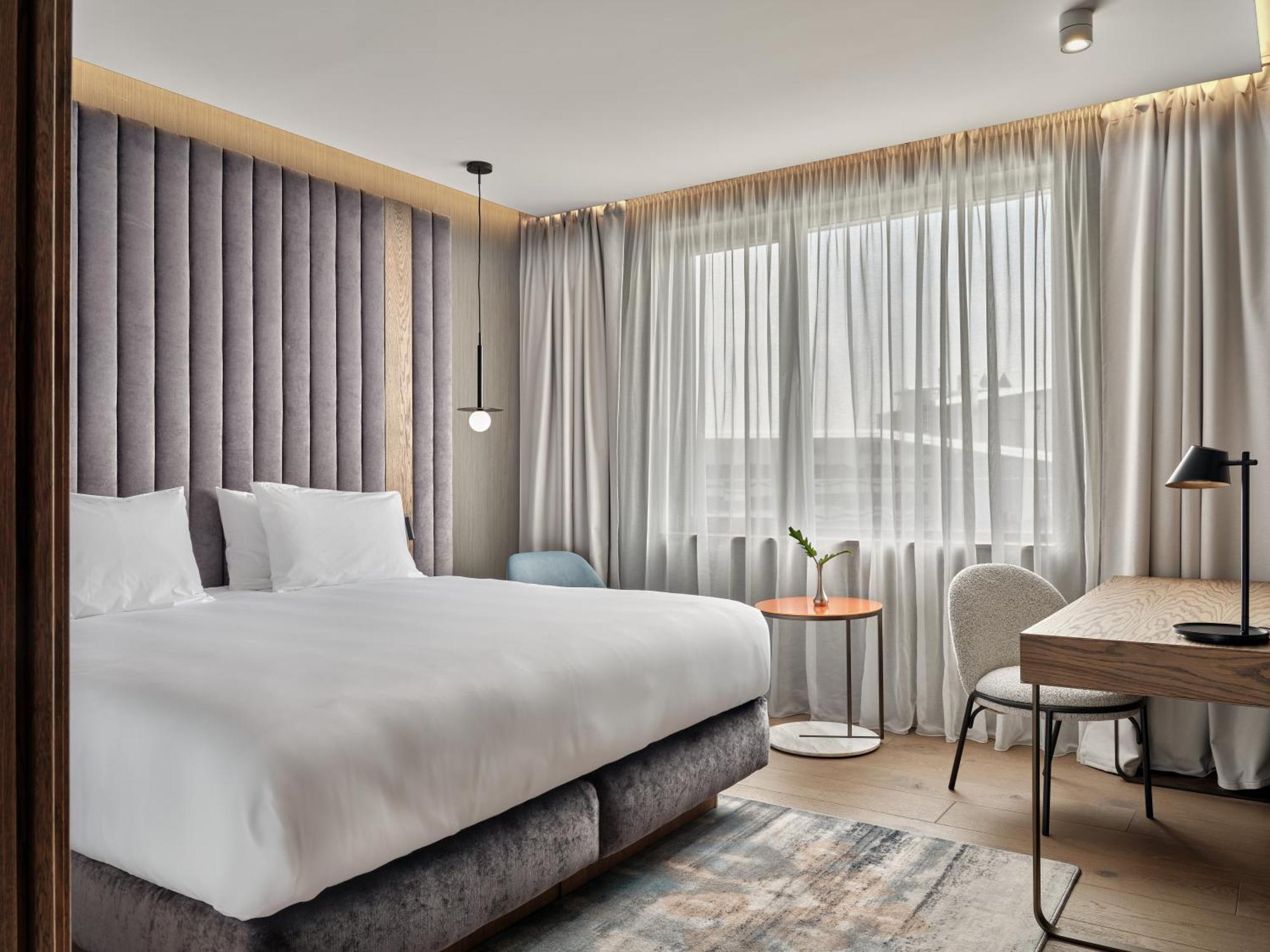 Crowne Plaza Sofia By Ihg Hotel Exterior photo