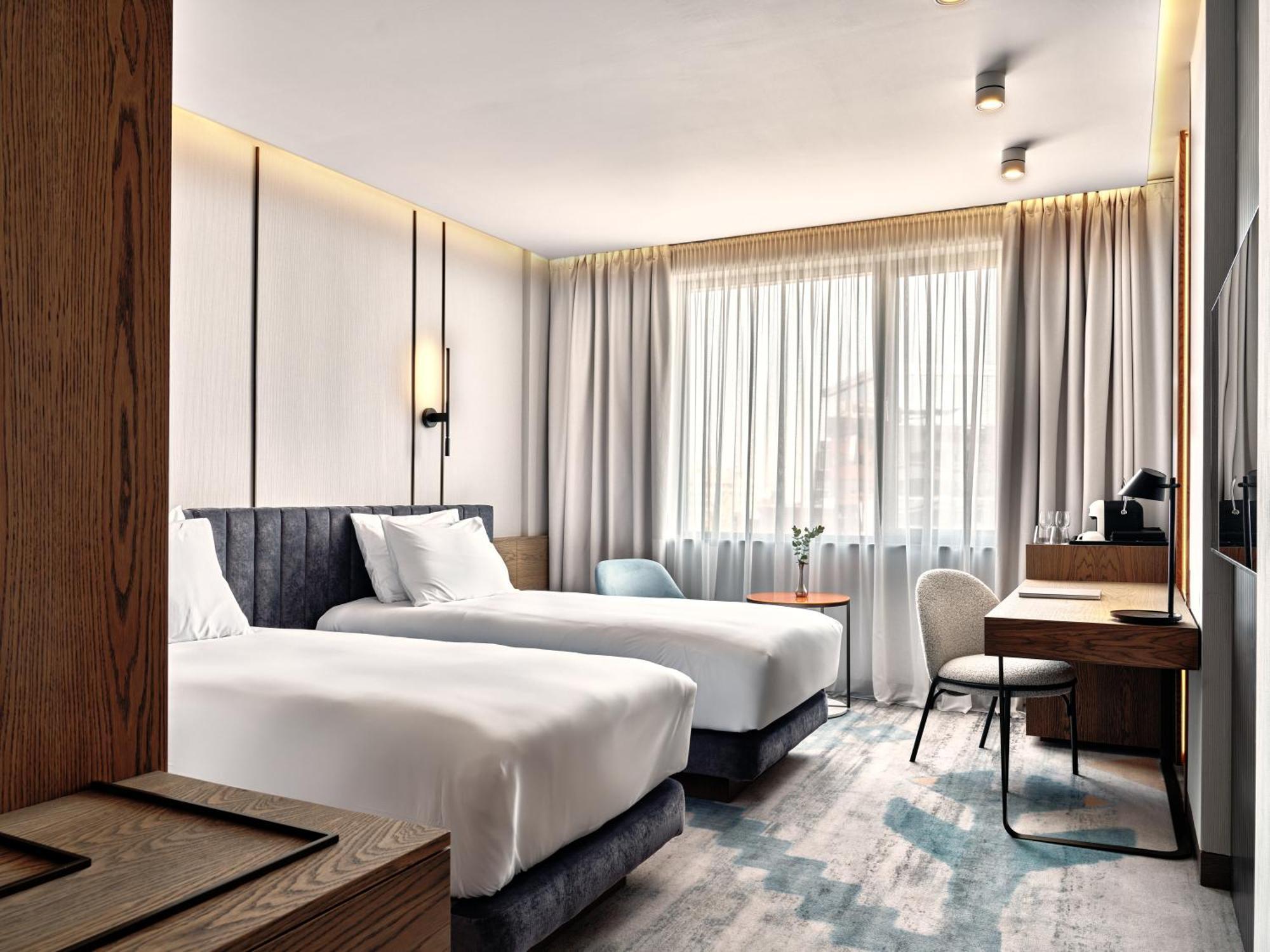 Crowne Plaza Sofia By Ihg Hotel Exterior photo
